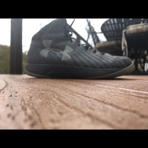 Size 8 Under Armor grey basketball sneakers